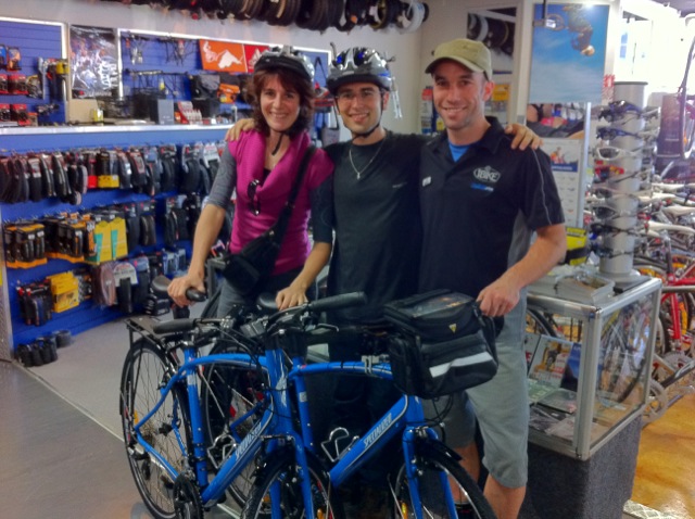 12 November 2010 à 14h51 - Josh, le vendeur très sympathique du magasin On Yer Bike qui nous a trouvé de bons vélos.